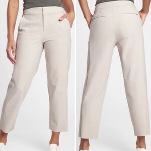 Athleta Stellar Straight Crop Pants Light‎ Tan Size 22 Style 657550 A14